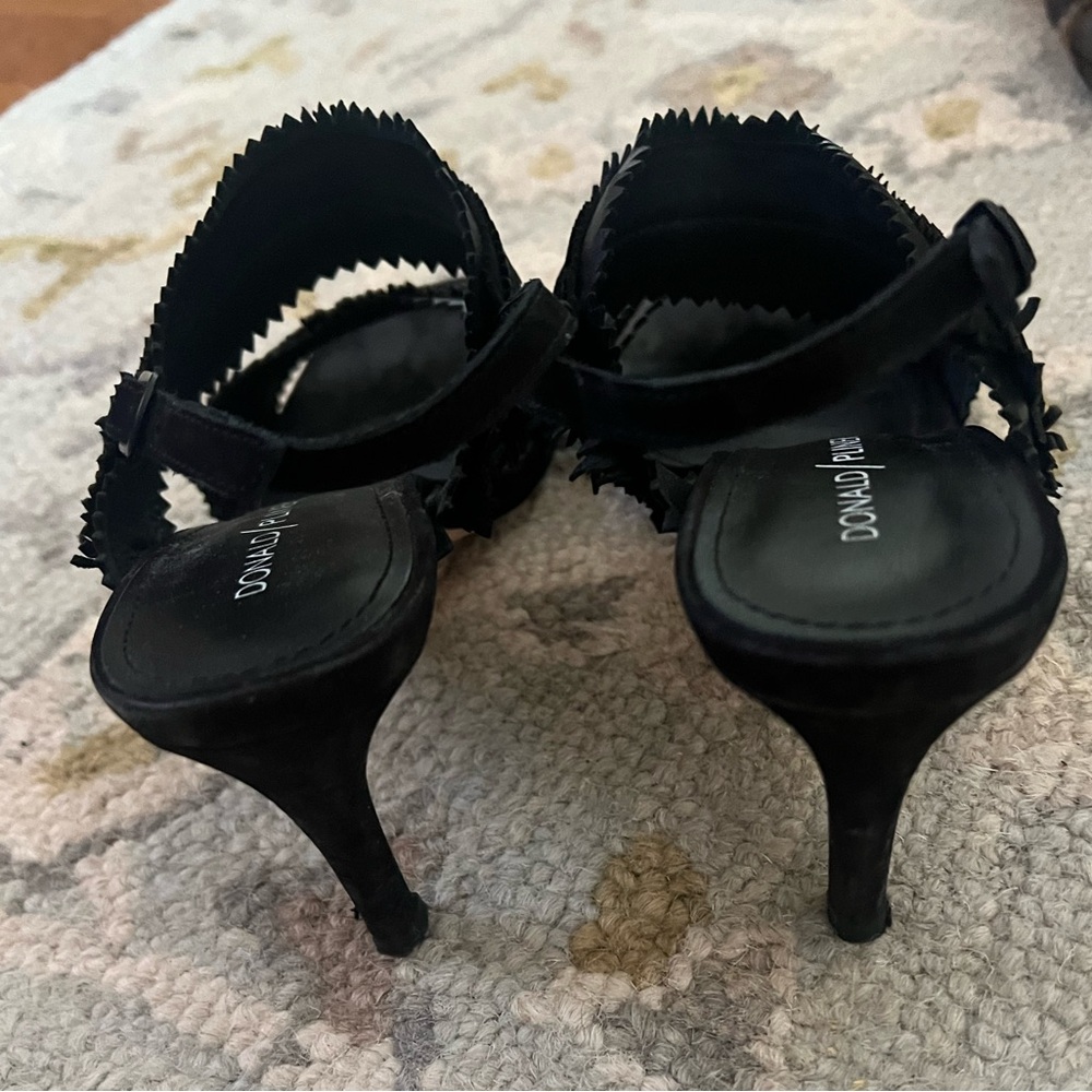 Donald Pliner Ruffled Heel - Picture 4 of 5